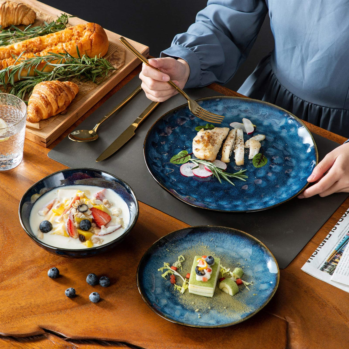 Blue 12-Piece Ceramic Stoneware Dinner Set O34440